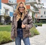 Cassandra kabát barna – Szőrmehatású béléssel készült női kabát – Innova Fashion